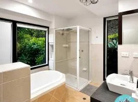 Stylish Saratoga House with Garden & BBQ