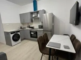 Apartment 2 by SJP - Central Kettering - Twin Bedroom - Free Parking