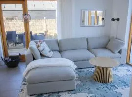 Lakefront Luxury Holiday Retreat With Cozy Loft