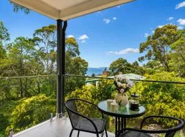 Treetops-Large Home 9km to CBD Sleeps 10