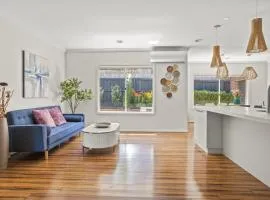 StayAU 4BRM Chic Urban Retreat