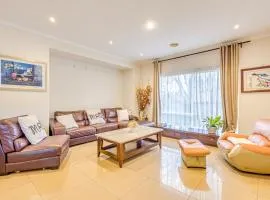 StayAU Family Home Comfort in Caroline Springs