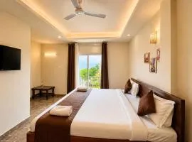 SEMAYRA HOTEL - Sea View Rooms - New Marine Drive Rd - Parking, Restaurant, Free Wi-fi available
