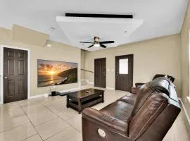 Relax & Enjoy In Our Luxury Townhome Getaway C
