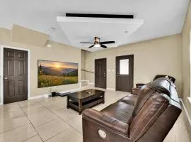 Relax & Enjoy In Our Spacious Townhome Getaway D