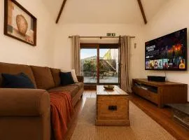 Countryside Cottage - Pool, Games & Outdoor Space