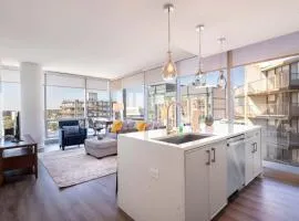 Chic Stamford Apartment - Walk to Train & Entertainment