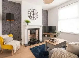 Modern 3 Bedroom Home in Central Rugby w Parking