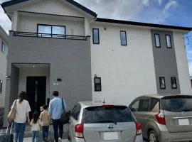 Stylish 2 Story 4BR Home with Parking by Restavio
