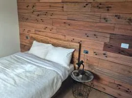 High-End Luxury Unit 8min Walk to Shops & Cafe