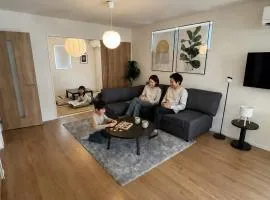 Modern 4BR House near Airport by Restavio