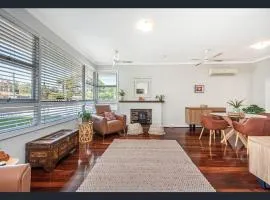 Central Rockingham 4BR Garden, Beaches & Shops