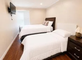 Delightful 1 bedroom house in South Surrey White Rock neighborhood