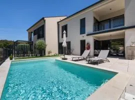 Andrea Deluxe Apartment with Pool
