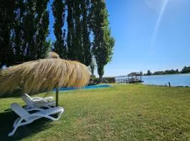 Acogedora Casa Frente al Lago Rapel