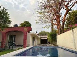 Casa con Alberca Privada en Xochitepec