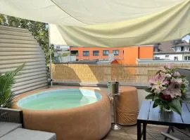 Executive Maisonette Penthouse Loft, Rooftop Pool, Central Hannover and Direct Messe Connection