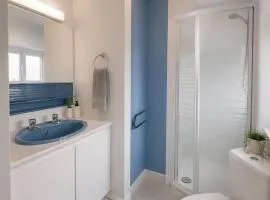 Unique Family Room, Double Beds 55TV WiFi PetsOK