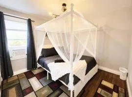Modern 2BR Free Parking Pet Friendly