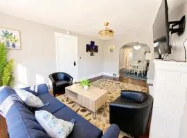 Modern 2BR Free Parking Pet Friendly