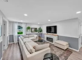 Family Home with Pool and Playground in Roslyn