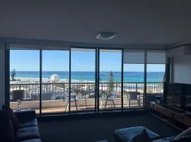 Surfers International Apartments