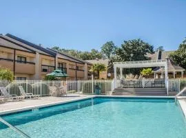 Quality Inn & Suites Pensacola Bayview