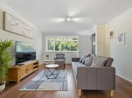 Spacious 3-Bed House in Waltham Cross Sleeps 6