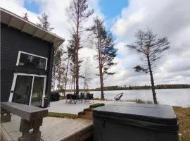 Forest lakehouse B with jacuzzi