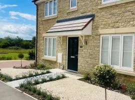 Stunning Modern Four Bed Home Near Witney & Oxford