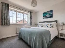 Peaceful rural location in the heart of the Warwickshire countryside - Convenient access to the M6, M45, and A45