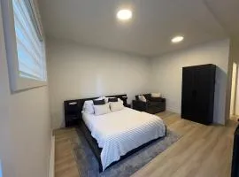 Suite in Lanford Queen Bed plus Sofa bed and Full Bathroom