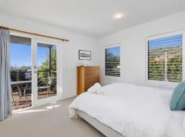 Fern Ocean Views Middle of Town WiFi and Pet Friendly