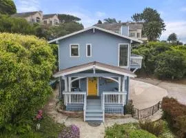 Darling Del Mar Beach Cottage with Ocean Views