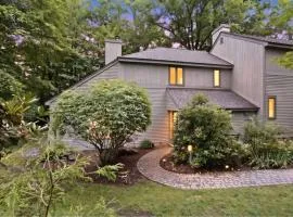 Gilford Lake Retreat 5-Min Walk to Beach Pools