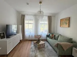 Apartment 45 - Moderne, ruhige 2 Zimmer-Wohnung mit WLAN in Wittenberge, Komplett ausgestattet mit EBK, ideal für Business, Privataufenthalte, Radfahrer sowie kurze und längere Aufenthalte - einzeln oder als Paar - Nahe Bahnhof, Zentrum - Fahrradgarage