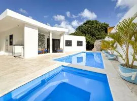 Villa 14 huéspedes - Piscina, jacuzzi y jardín privado - 15 min aereopuerto y playa