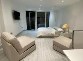 Semi-Private Suite with Garden and free parking