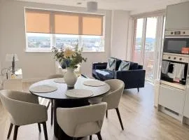 2 Bed - Free Parking - WiFi - Heathrow Airport