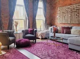 Private Boutique Getaway - Fireplace & Soaking Tub - Downtown Loft - by Cross-Key Vacation Rentals