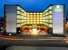 Holiday Inn Express Zürich Airport by IHG, hotel sa Rümlang