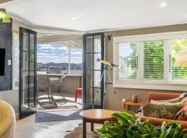 Rockstar Retreat - Auckland Holiday Home