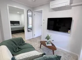 Modern 2BR Granny w Outdoor Near Stanhope Leisure
