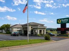 Quality Inn & Suites Moline Airport