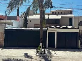 Casa privada con 8 habitaciones para hasta 16 personas Frente Estadio Jalisco en Guadalajara