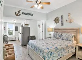 Steps from Beach & The Hangout! Walk to It All!