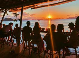 Outpost Beach Hostel, hotel en El Nido