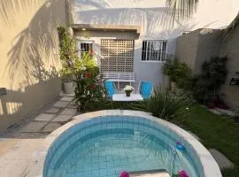 Casa Loft 9C-nova com piscina e jardim