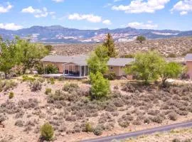 Hilltop Heaven - 5 Star Comfort and Views