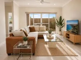 Mountain Breeze Retreat - Brand New 4BR Home - Holiday Home